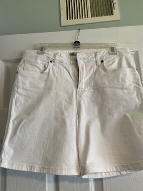 White Denim 6 inch length  Shorts - Classic Women's High-Rise